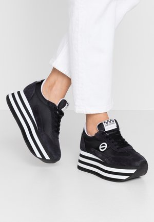 Matalavartiset tennarit - black