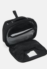 The North Face BASE CAMP VOYAGER DOPP KIT UNISEX - Toalettmappe - black/white