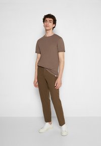 Les Deux T-shirt básica - mountain grey/orange