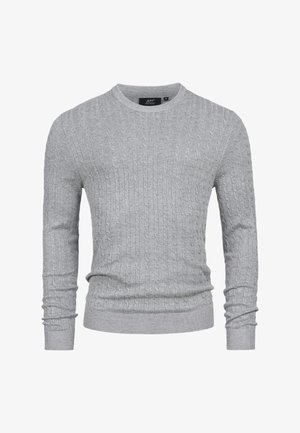 Grijze gebreide trui met een ronde hals, voorzien van een kabelpatroon en geribbelde manchetten en zoom. Gemaakt van een zachte stof.