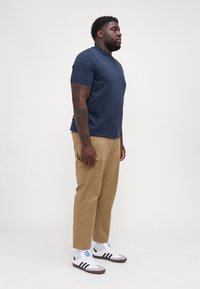 Tommy Hilfiger ESSENTIAL TEE - Basic T-shirt - desert sky heather
