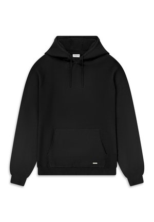 Schwarzer Kapuzenpullover mit Kängurutasche vorne, verstellbarer Kordelzugkapuze, gerippten Bündchen und kleinem Label-Etikett vorne.