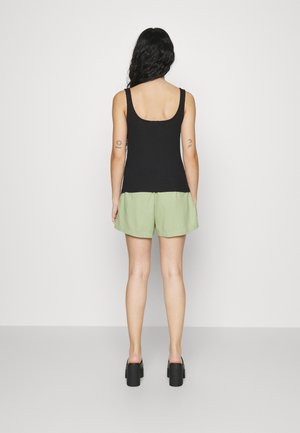 Shorts - light green