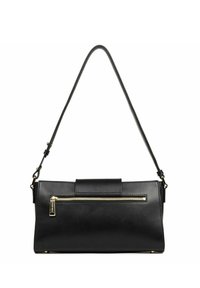 Borsa a tracolla in pelle nera con forma rettangolare piatta, dotata di una tasca con zip sul davanti, manico corto e dettagli in metallo dorato.