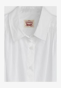 Selezionato, bright white