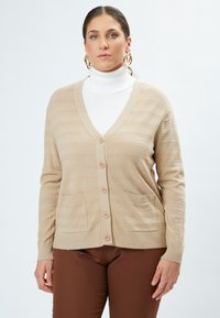 Valgt, beige