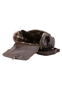 Borsa in pelle marrone con chiusura a zip, ampio interno a quadri, scomparto piatto e tracolla regolabile. Texture liscia con dettagli in metallo dorato.