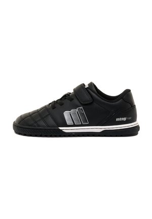 Scarpa sportiva nera bassa con lacci e cinturino in velcro, banda bianca sul bordo della suola e marchio bianco "mtng" sul lato e sul tallone.