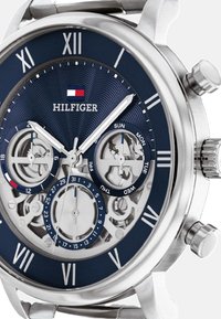 Tommy Hilfiger LEGEND srebrny