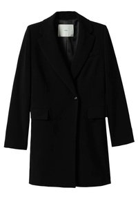 Blazer negro con un diseño a medida, solapas de muesca, cierre de un solo botón, dos bolsillos frontales y mangas largas en una tela suave.