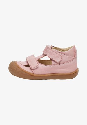 Scarpa in pelle rosa con cinghie in velcro, lati aperti, punta arrotondata e suola in gomma. Presenta una superficie liscia e dettagli di cucitura minimi.