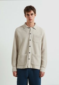 Unausgewählt, white smoke