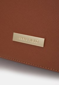 Anna Field Käekott - cognac