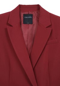 Tiefroter, maßgeschneiderter Blazer mit Revers, Brusttasche, glattem Futter und schwarzem Größenetikett S mit der Aufschrift "CALLIOPE."