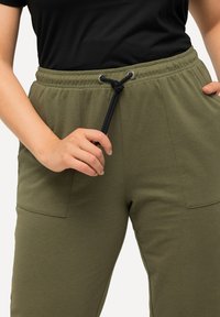 Ulla Popken JOGGING ELASTIKBUND - Teplákové kalhoty - khaki