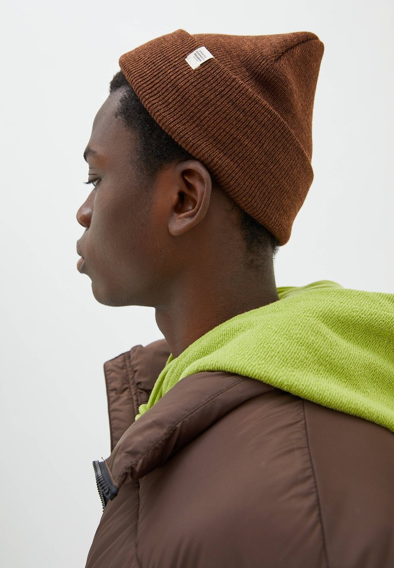 pull and bear berretto