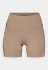 STUDIO ULTRABARE SHORT - Tamprės - totally taupe