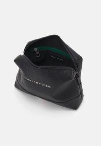 Tommy Hilfiger TRANSIT POUCH - Kosmetická taška - black