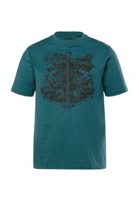 Camiseta de algodón color verde azulado con un gran diseño gráfico negro de rostros y un tridente, con cuello redondo y mangas cortas.