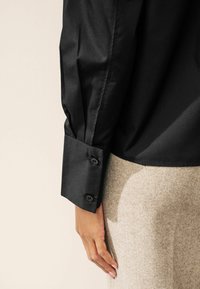 Next REGULAR FIT - Skjortebluser - black