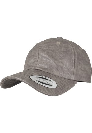 Grå bomuldsbaseballcap med buet skygge, struktureret stof, justerbar strop bagpå og et rundt mærke på frontpanelet.