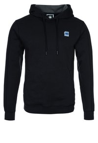 Felpa nera con cappuccio realizzata in tessuto morbido, dotata di una tasca a marsupio frontale, coulisse regolabili e un piccolo logo blu sul petto.