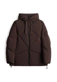 Giubbotto bomber marrone con cappuccio, caratterizzato da un design a diamante trapuntato, chiusura frontale con zip e cordoncino regolabile all'orlo.