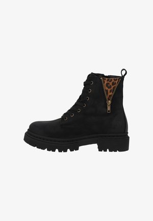 Stivaletto nero in suede con lacci frontali, zip laterale e fodera in stampa leopardata, suola spessa e design della battistrada testurizzato.