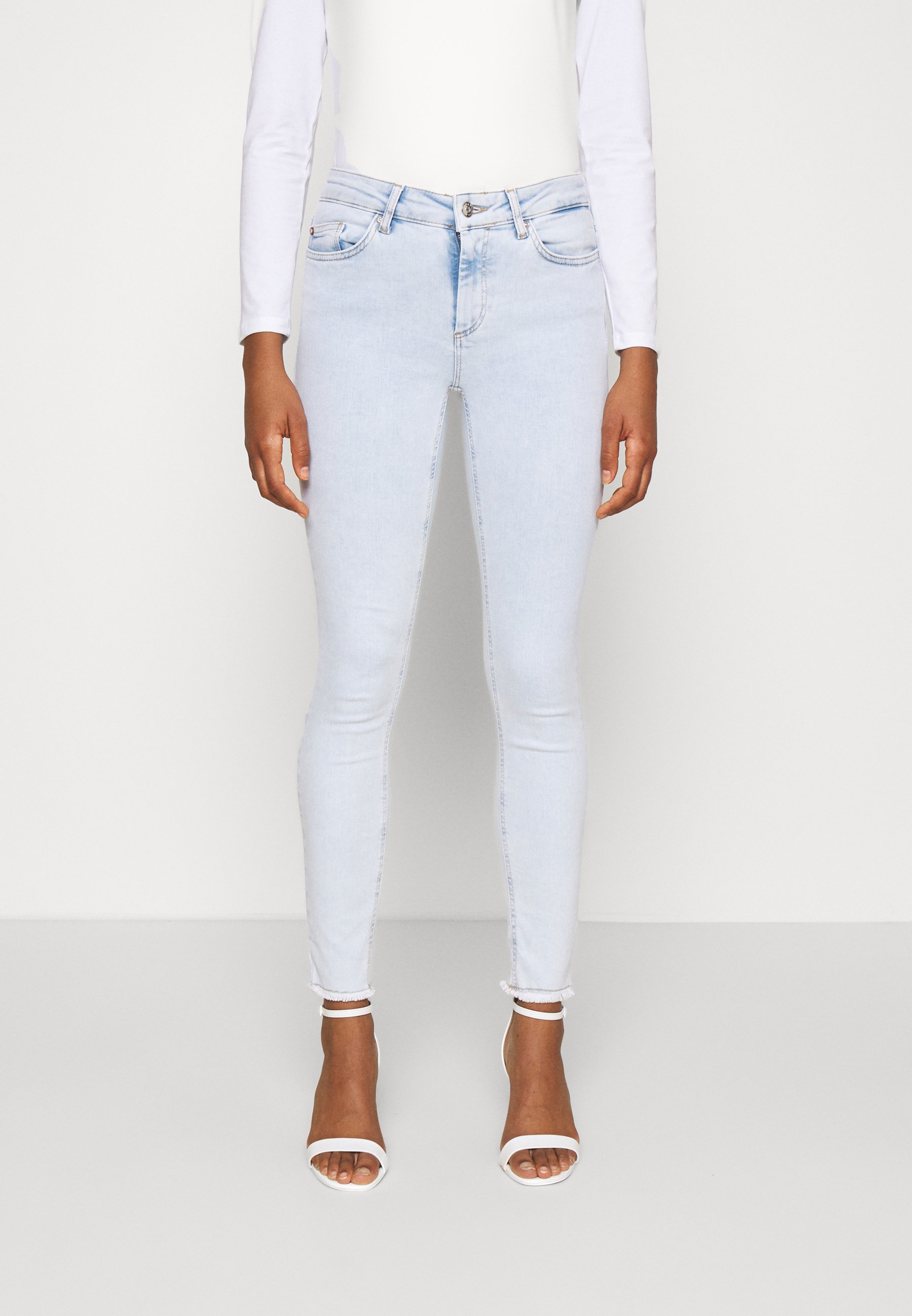 Only Onlblush Life Mid Raw Jeans Skinny Fit Light Blue Light Blue Denim Zalando Co Uk