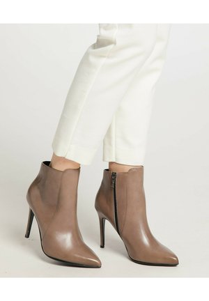 Botine clasice - taupe