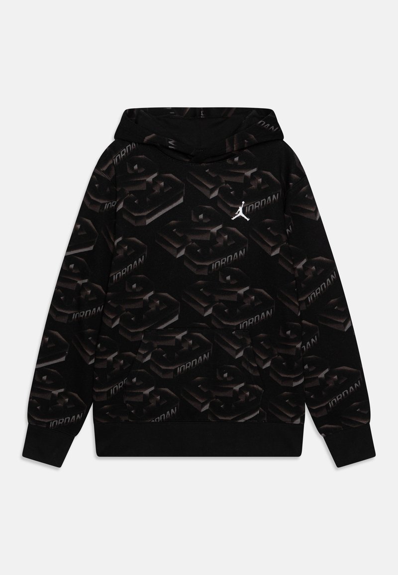 Sudadera negra con un patrón texturizado que presenta letras en relieve de color oscuro y un logo blanco. Tiene un bolsillo tipo canguro y puños de canalé.