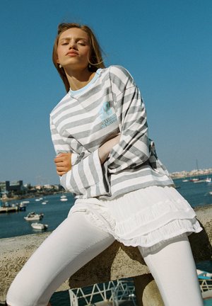 PULL&BEAR, STRIPED WITH GRAPHIC PRINT - T-SHIRT - Langarmshirt - grey