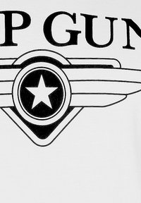 TOP GUN Printtipaita - white