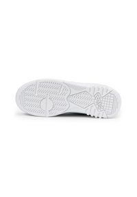 Sole di sneaker bianca con un motivo testurizzato, caratterizzata da profonde scanalature e un accento circolare al centro. Materiale in gomma durevole.