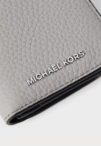 Michael Kors SNAP WALLET UNISEX - Lommebok - quarry grey