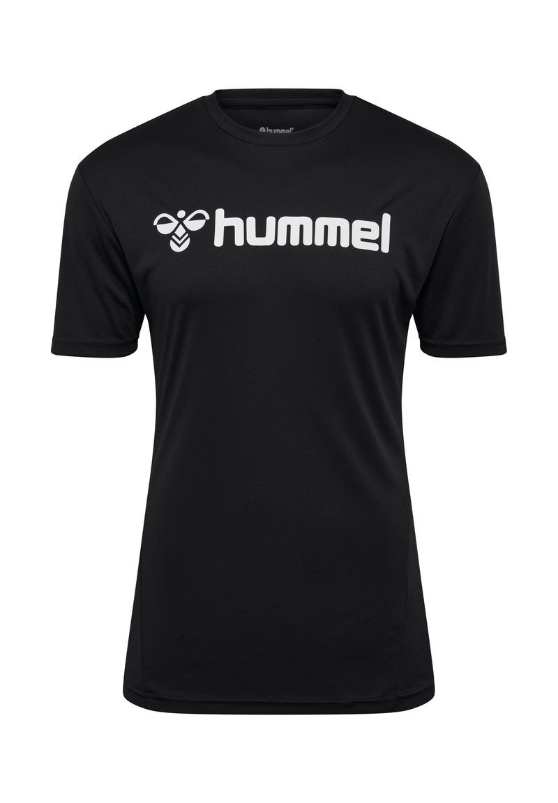 Sort kortærmet t-shirt lavet af glat stof, der har et fremtrædende hvidt "hummel" logo på tværs af brystet.