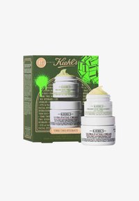 Set di skincare Kiehl's con due barattoli: uno bianco e grigio per l'Ultra Facial Cream e uno bianco per il Creamy Eye Treatment con avocado.