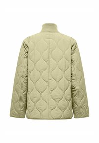 Veste matelassée vert clair avec surpiqûres verticales ondulées, manches longues et col côtelé haut, vue de dos sur fond blanc.
