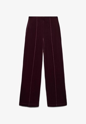 Pantalons larges bordeaux en tissu doux, avec des coutures verticales contrastantes et une coupe fluide et décontractée. Pas de poches visibles.