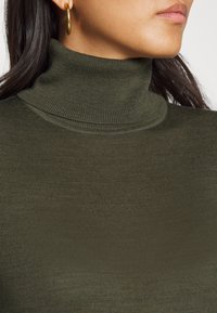 GAP Stickad tröja - olive