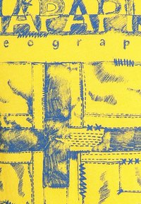 Keltainen kangas sinisillä graafisilla kuvioilla; sisältää viivoja, muotoja ja ompelutietoja. Pinta näyttää sileältä ja hieman teksturoidulta.