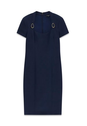 Robe bleu marine longueur genoux avec manches courtes, encolure carrée, anneaux décoratifs dorés sur les bretelles, et fermeture éclair au dos.