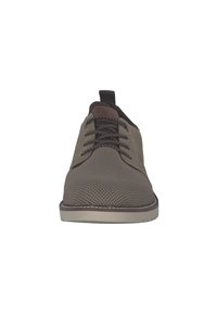 Scarpe lacci color marrone chiaro con tomaia in rete testurizzata e accenti sintetici lisci. Punta arrotondata, suola a contrasto e dettaglio della linguetta imbottita.