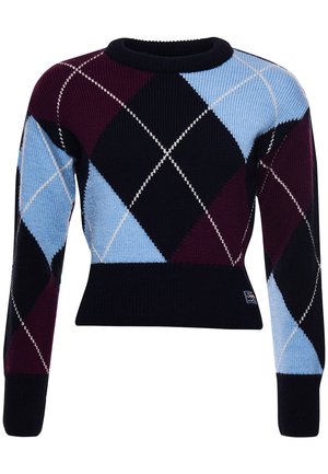 Pull tricoté court avec grand motif losanges en marine, bleu clair et bordeaux, doté de manches longues et d'un col rond.
