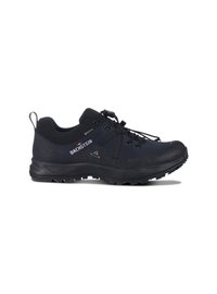 Schwarze Wanderschuhe mit einer strukturierten Oberseite, Gummisohle und einem Ziehlaschen. Verfügt über ein Schnürsystem und GORE-TEX-Branding, entworfen für Langlebigkeit.