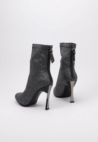 LIMMA GRACHT - Botines de tacón - silver