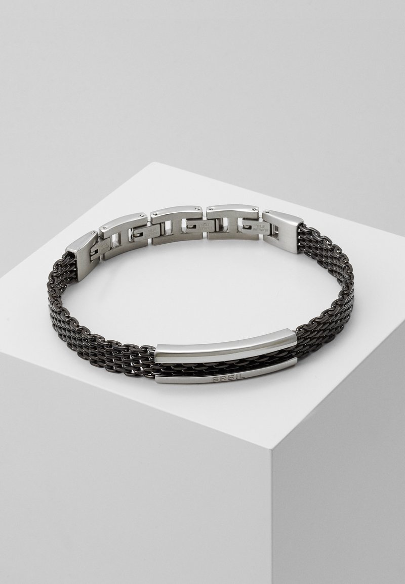 Bracciale in metallo con una combinazione di finiture opache e lucide, caratterizzato da un design a catena intrecciata in argento e nero. Accentato da due eleganti barre in metallo.