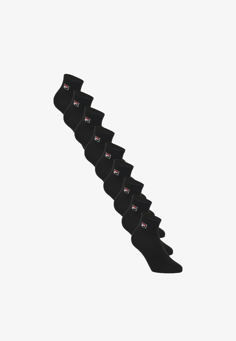 Dix paires de chaussettes noires chevilles avec un petit logo rouge, blanc et noir sur la zone de la cheville, disposées en diagonale sur un fond blanc.