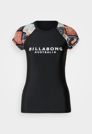 Sort rashguard med korte ærmer med flerfarvede blomsterprint på skuldrene og teksten "Billabong Australia" på brystet.