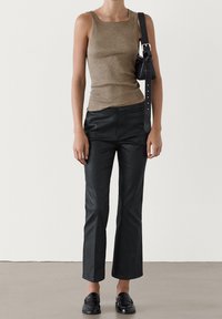Massimo Dutti Tygbyxor - black